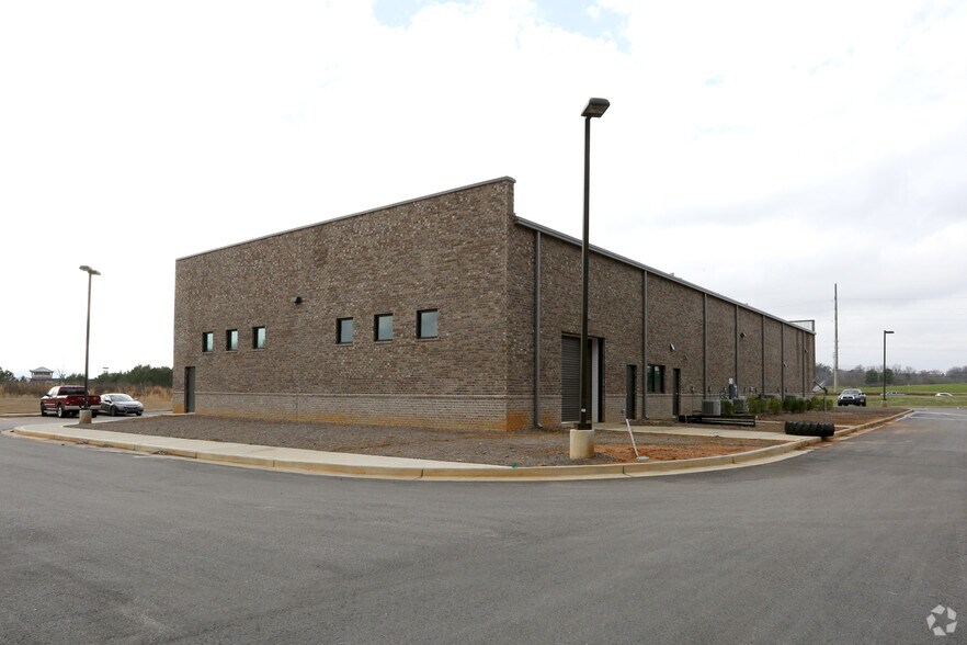 3545 Rowe Ln, Cumming, GA à louer - Photo du bâtiment - Image 2 de 3