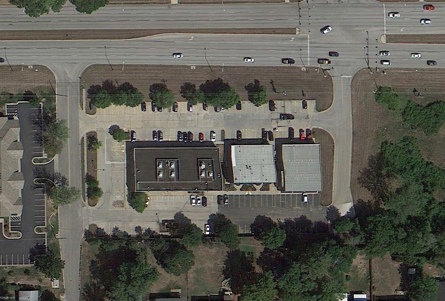 12219-12221 Shawnee Mission Pky, Shawnee, KS for lease - Aerial - Image 2 of 4