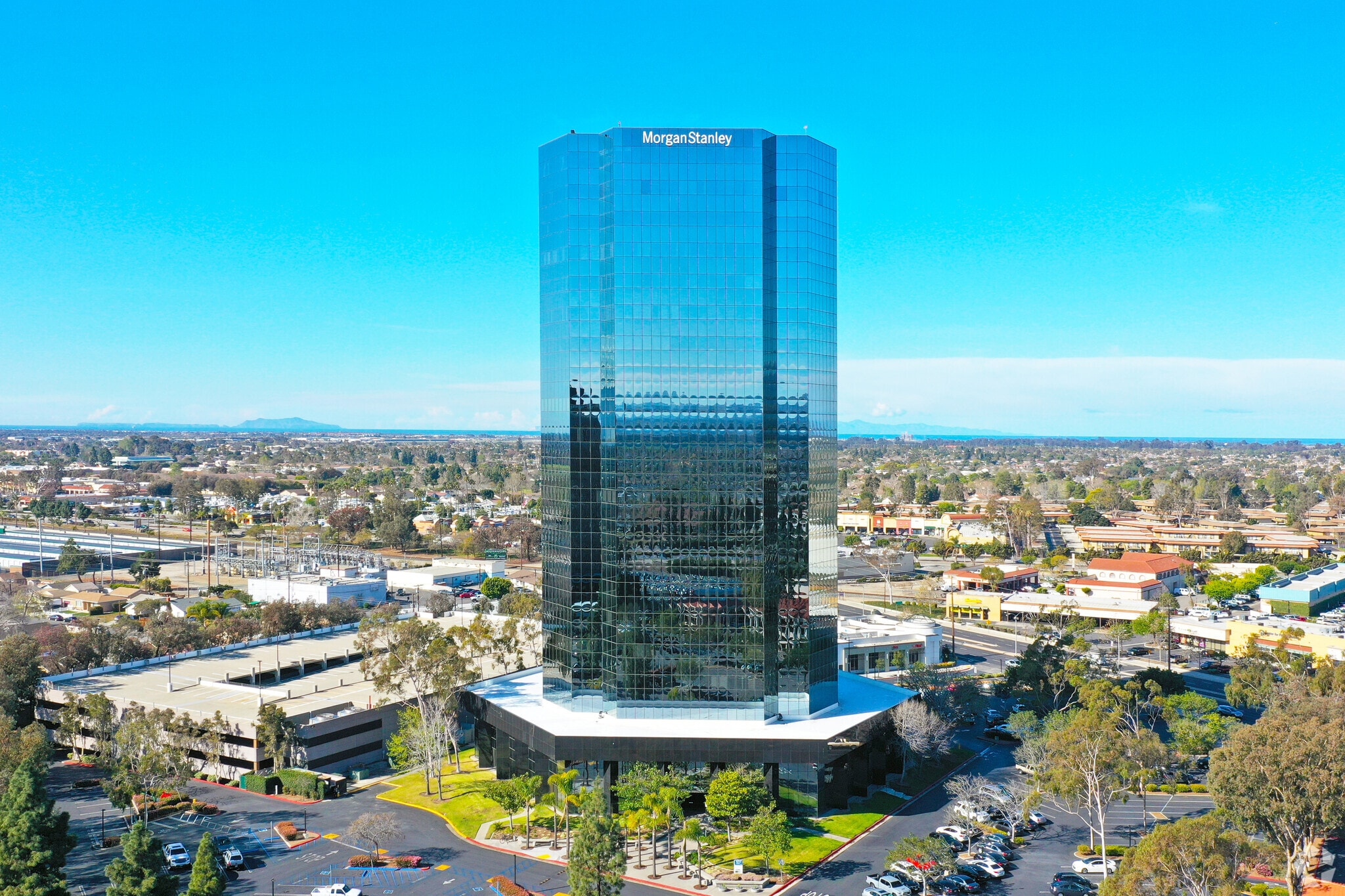 300 E Esplanade Dr, Oxnard, CA for lease Primary Photo- Image 1 of 14