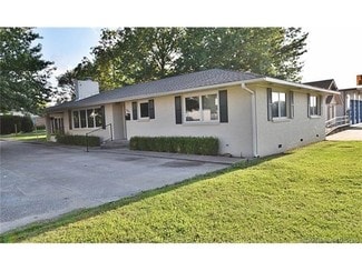 More details for 223 N East Ave, Tahlequah, OK - Office for Sale