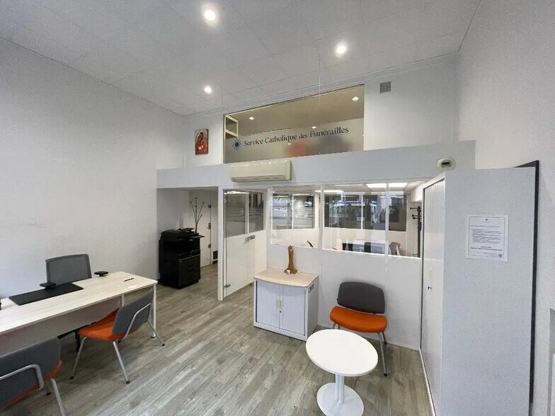 Commerce de détail dans Villeurbanne à louer - Photo intérieure - Image 3 de 6