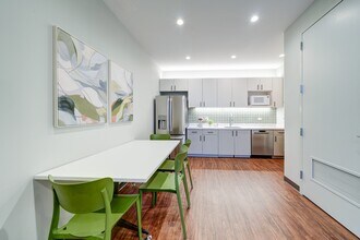 445 N Wells St, Chicago, IL for lease Interior Photo- Image 2 of 11