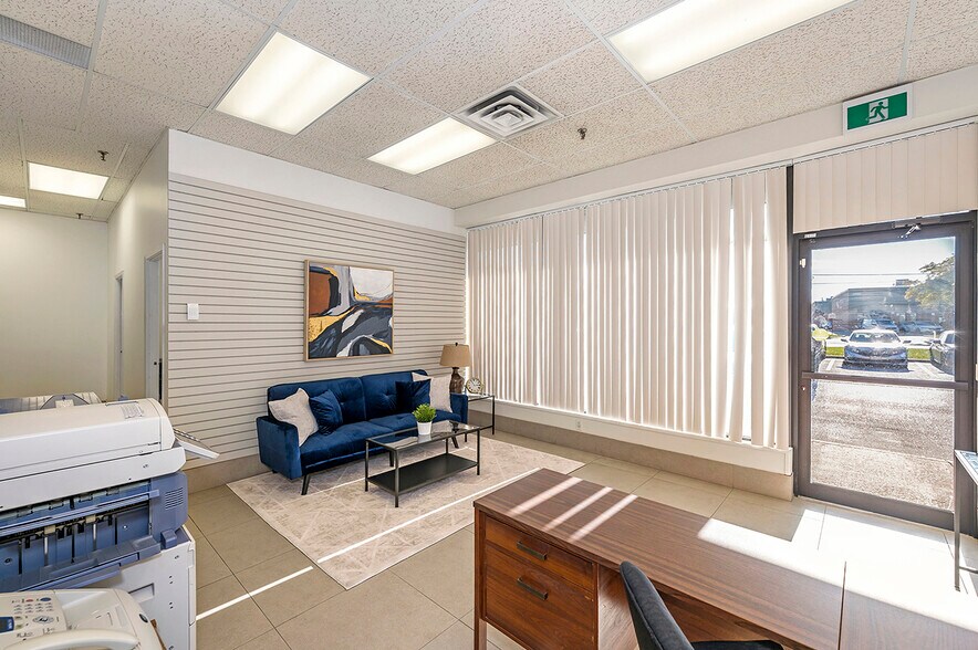 5775 Atlantic Dr, Mississauga, ON à vendre - Photo du bâtiment - Image 3 de 16