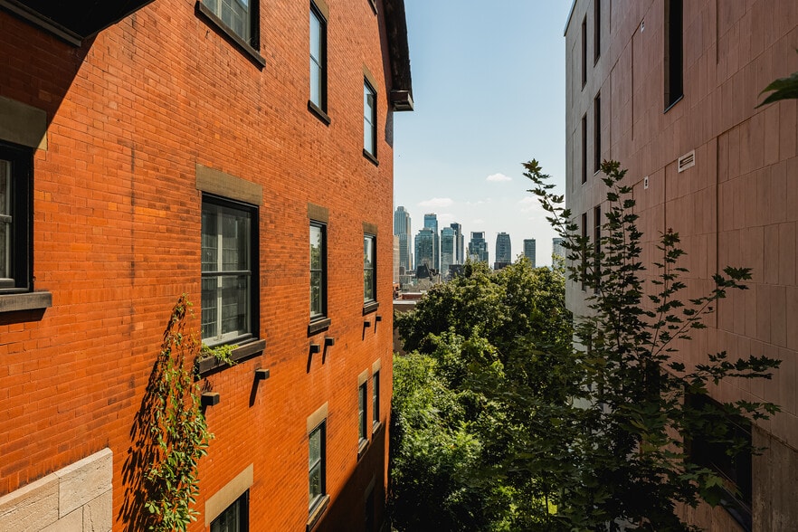 1290 Av Des Pins O, Montréal, QC for sale - Building Photo - Image 3 of 14