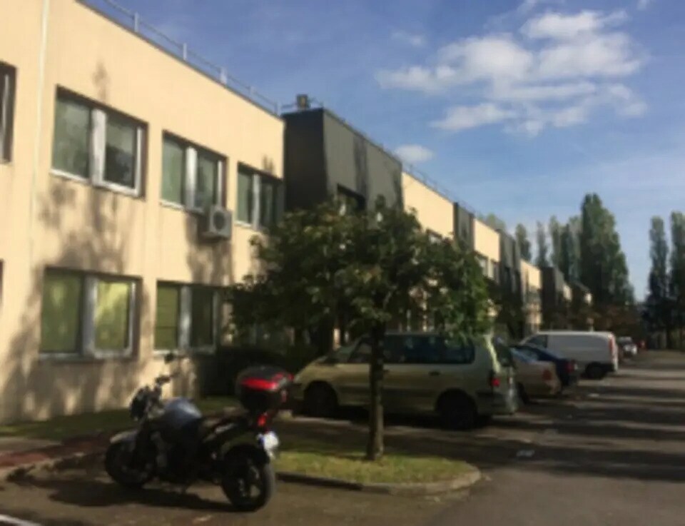 Flex in Coignières for lease Building Photo- Image 1 of 4