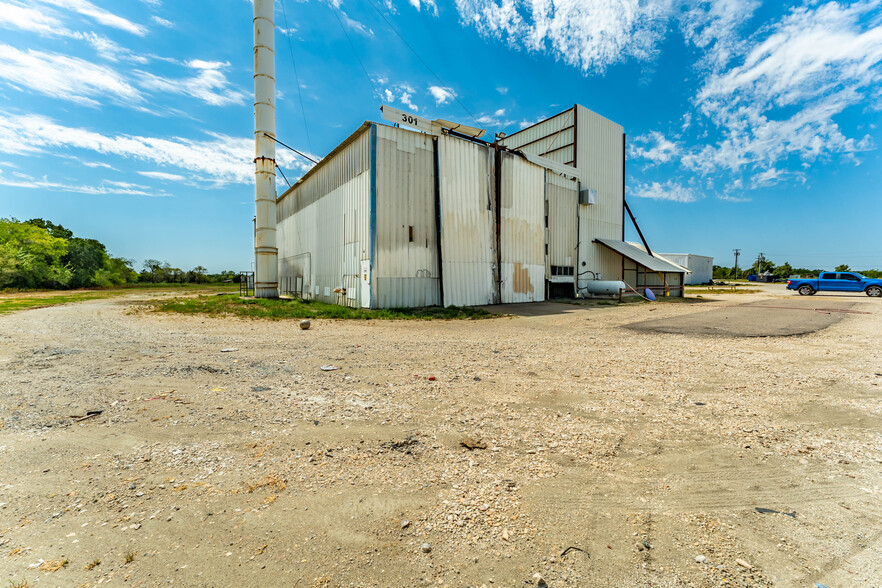 Industrial in Teague, TX for sale - Building Photo - Image 1 of 1