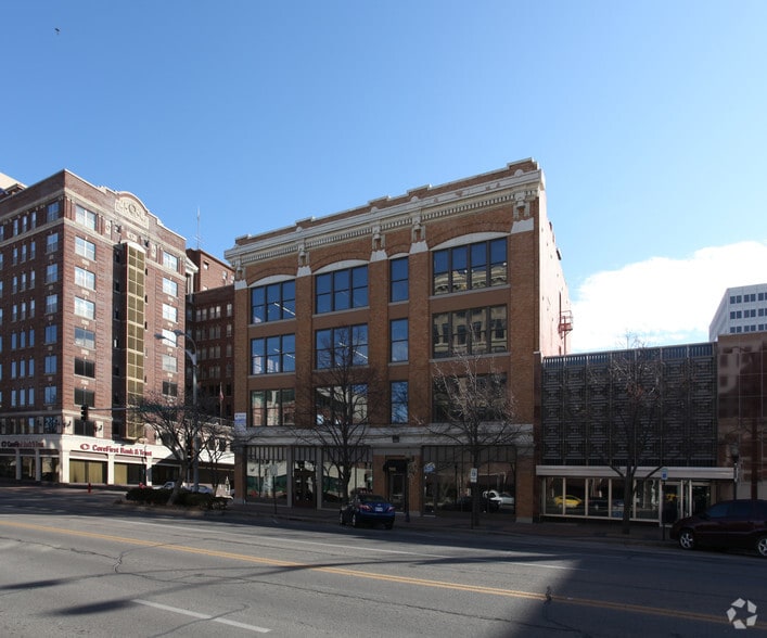 900 S Kansas Ave, Topeka, KS à louer - Photo du bâtiment - Image 2 de 2