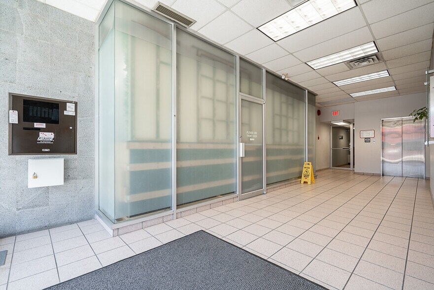 550 Sixth St, New Westminster, BC à louer - Hall d’entrée - Image 2 de 24