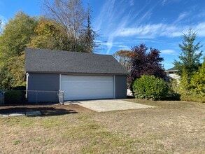 3010 Bethel Rd SE, Port Orchard, WA à louer Photo intérieure- Image 1 de 7