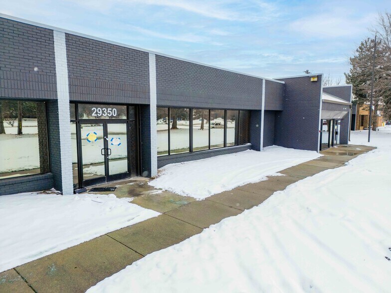 29330-29350 Stephenson Hwy, Madison Heights, MI à louer - Photo du bâtiment - Image 3 de 14