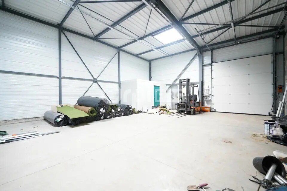 Office in Sainte-Consorce for lease Interior Photo- Image 1 of 8