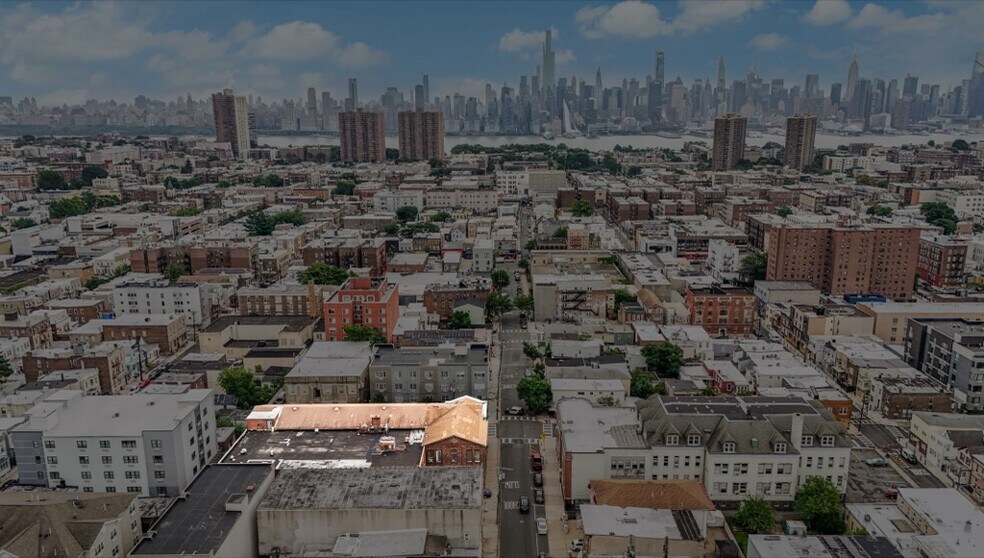 560 55th St, West New York, NJ à vendre - Photo du bâtiment - Image 3 de 18