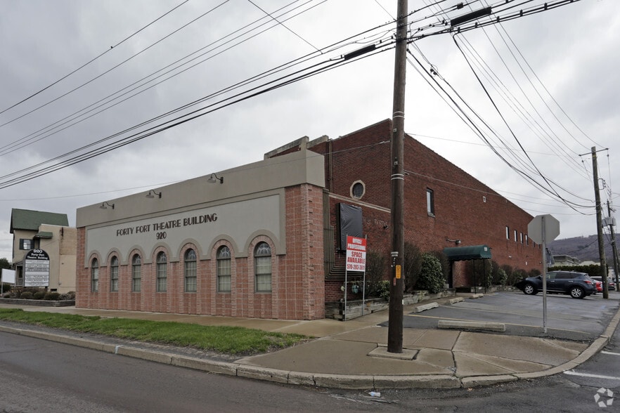 920 Wyoming Ave, Forty Fort, PA for lease - Primary Photo - Image 1 of 8