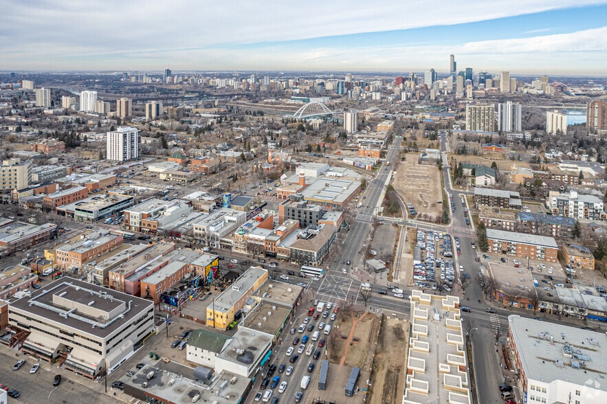 10329 82 Ave NW, Edmonton, AB à vendre - Aérien - Image 3 de 4