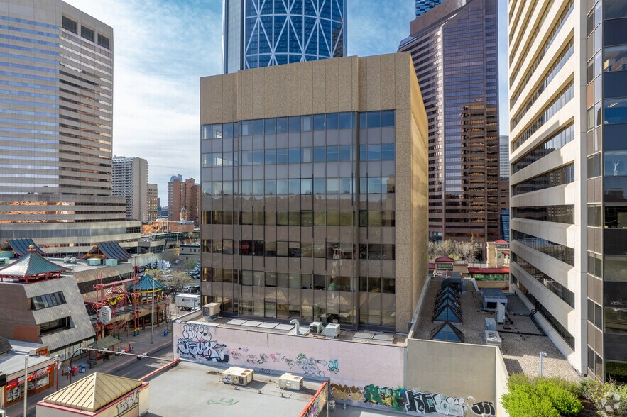 305 SW Centre St, Calgary, AB à louer - Photo du bâtiment - Image 3 de 6
