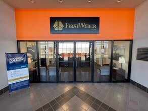 1507 E Sunset Dr, Waukesha, WI à louer Photo intérieure- Image 2 de 25