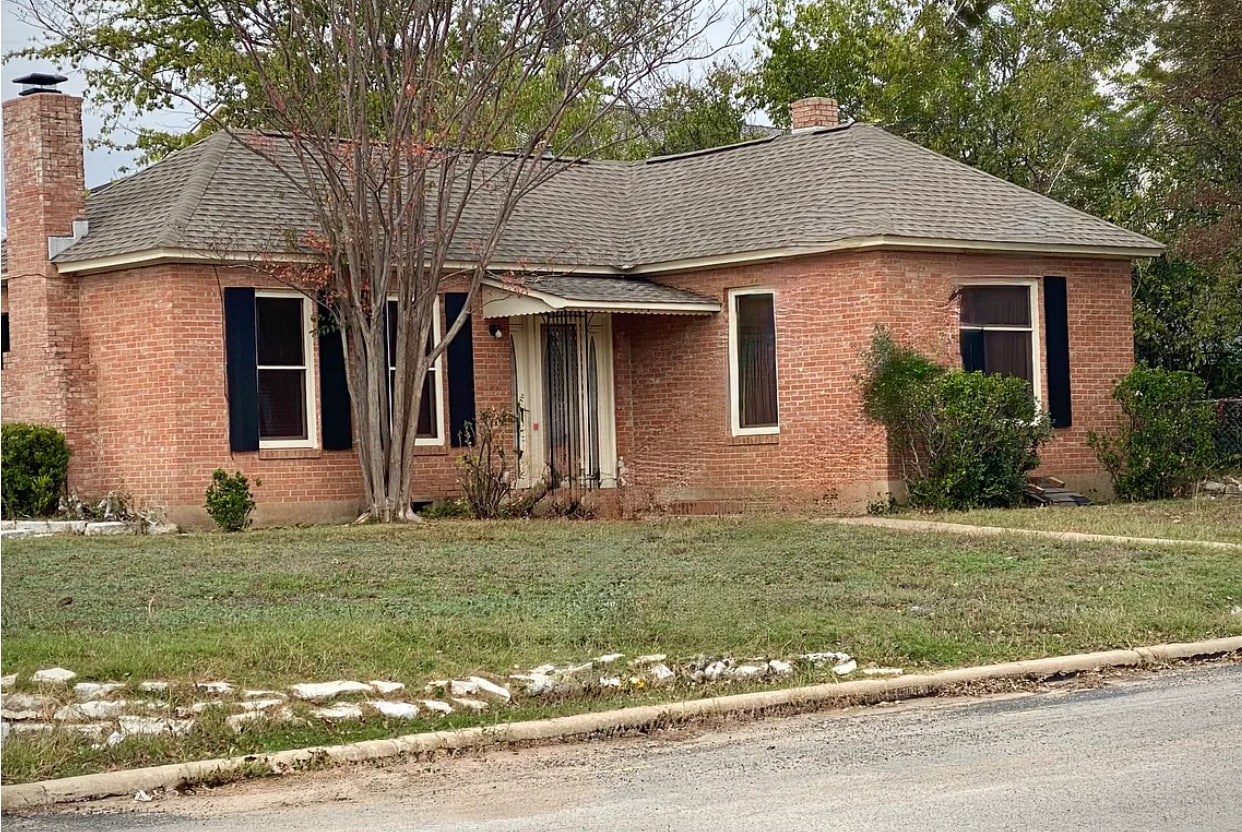 110 S Lee St, Fredericksburg, TX à louer Photo principale- Image 1 de 2