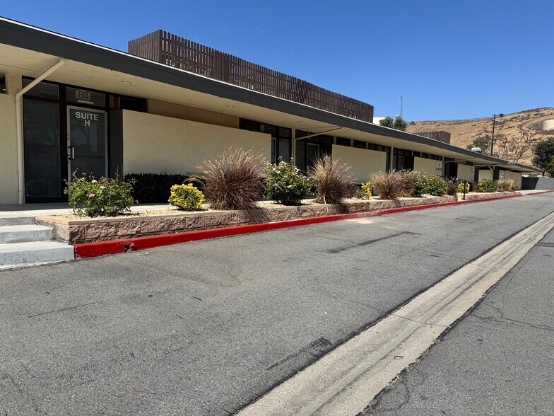 10241-10251 Country Club Dr, Jurupa Valley, CA à louer - Photo du bâtiment - Image 3 de 5