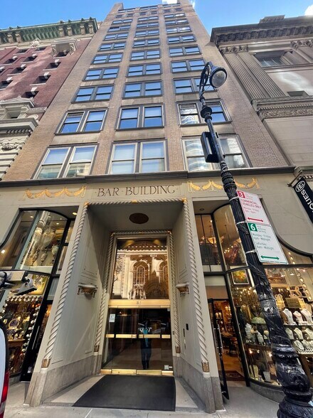 34-36 W 44th St, New York, NY à vendre - Photo du bâtiment - Image 2 de 4