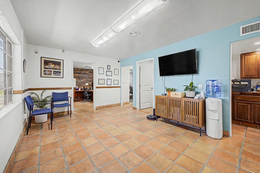 2201 E 21st St, Tucson, AZ for lease - Building Photo - Image 2 of 28
