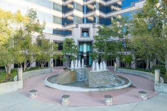 21300 Victory Blvd, Woodland Hills, CA for lease Building Photo- Image 1 of 6