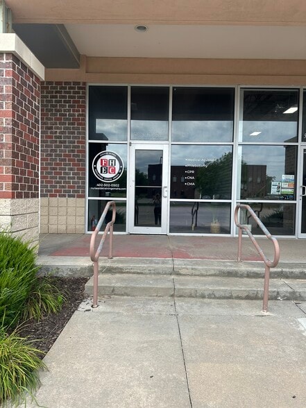 156th & Q, Omaha, NE for lease - Building Photo - Image 3 of 11