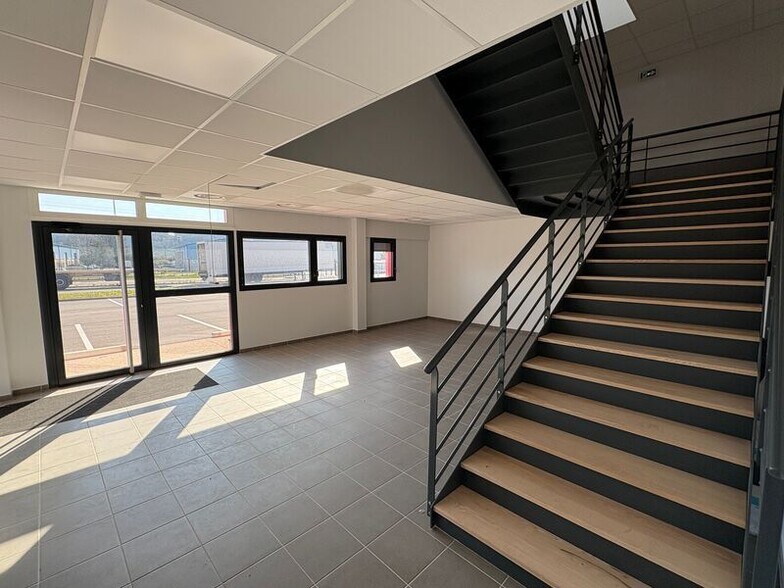 Chemin De Savoyan, Heyrieux for lease - Interior Photo - Image 3 of 15