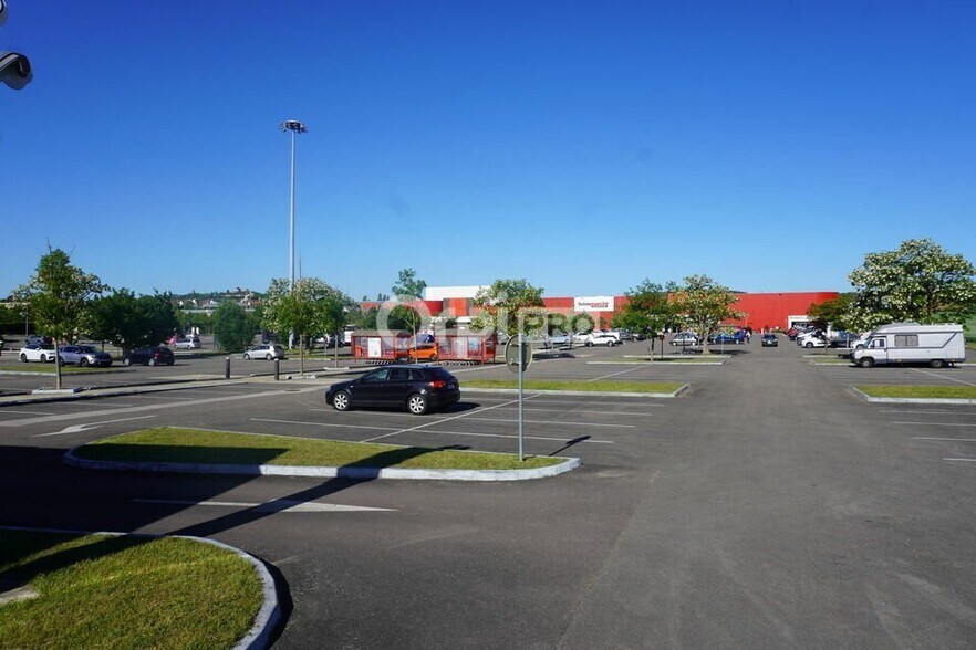 Retail in Fontaine-lès-Dijon for lease - Building Photo - Image 3 of 6