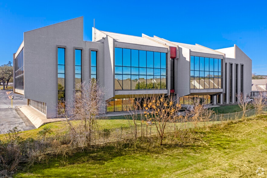 4204 Gardendale St, San Antonio, TX for lease - Building Photo - Image 3 of 6
