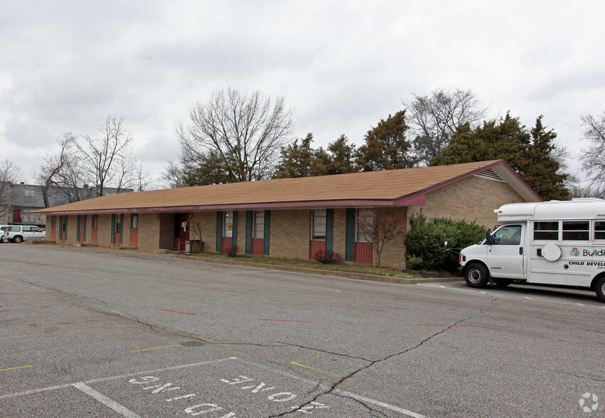 5400 Knight Arnold Rd, Memphis, TN à louer - Photo principale - Image 1 de 2