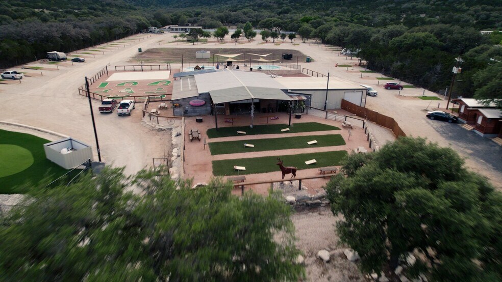 4377 S US Highway 83, Leakey, TX à vendre - Photo du bâtiment - Image 2 de 9