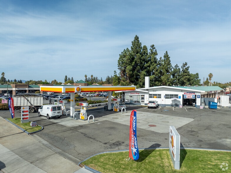 Snell Avenue Retail portfolio of 2 properties for sale on LoopNet.ca - Building Photo - Image 2 of 24