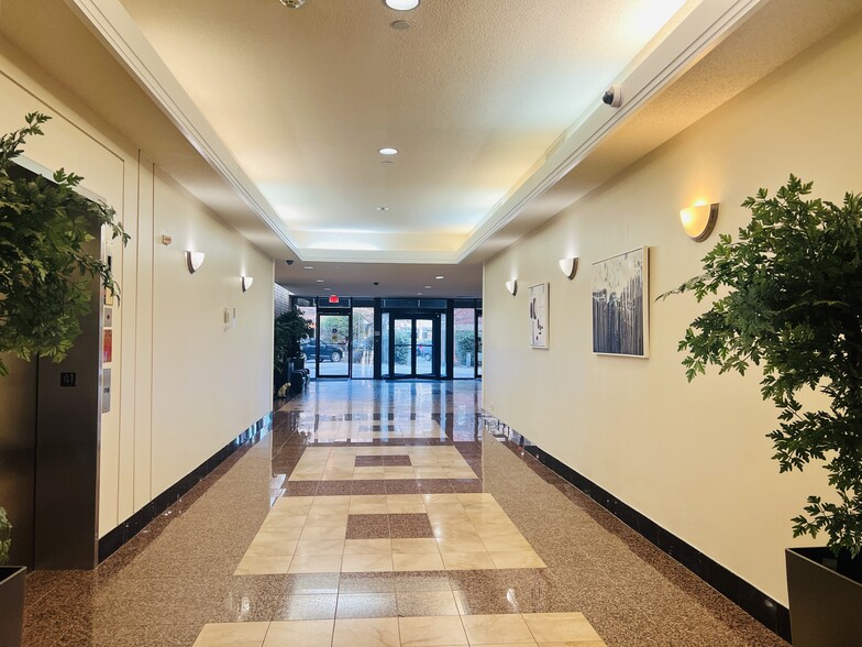 1952 Gallows Rd, Vienna, VA à louer - Photo du bâtiment - Image 2 de 11