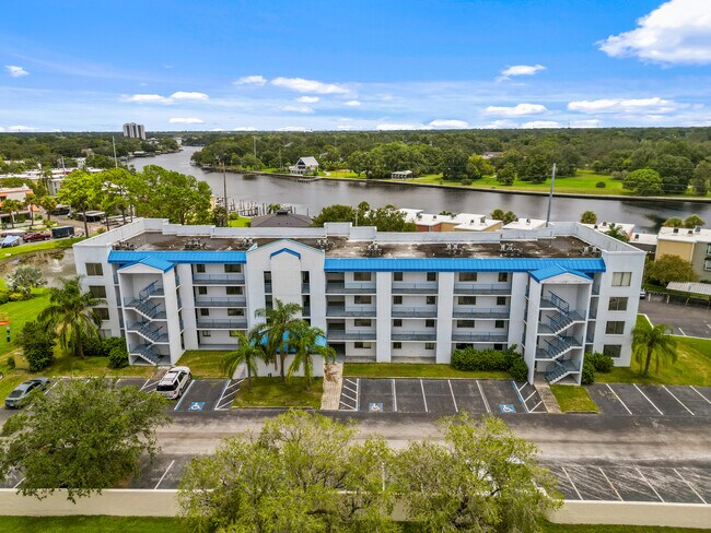 Plus de détails pour 2424 W Tampa Bay Blvd, Tampa, FL - Multi-résidentiel à vendre
