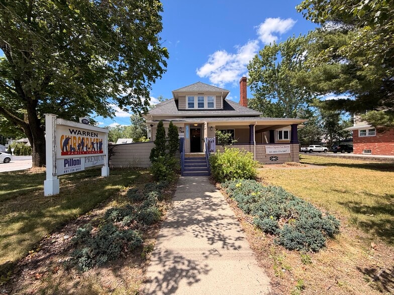 2797 Post Rd, Warwick, RI à vendre - Photo du bâtiment - Image 1 de 43