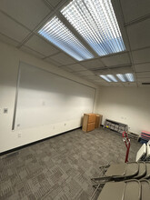 2607 N Grandview Blvd, Waukesha, WI à louer Photo intérieure- Image 2 de 5