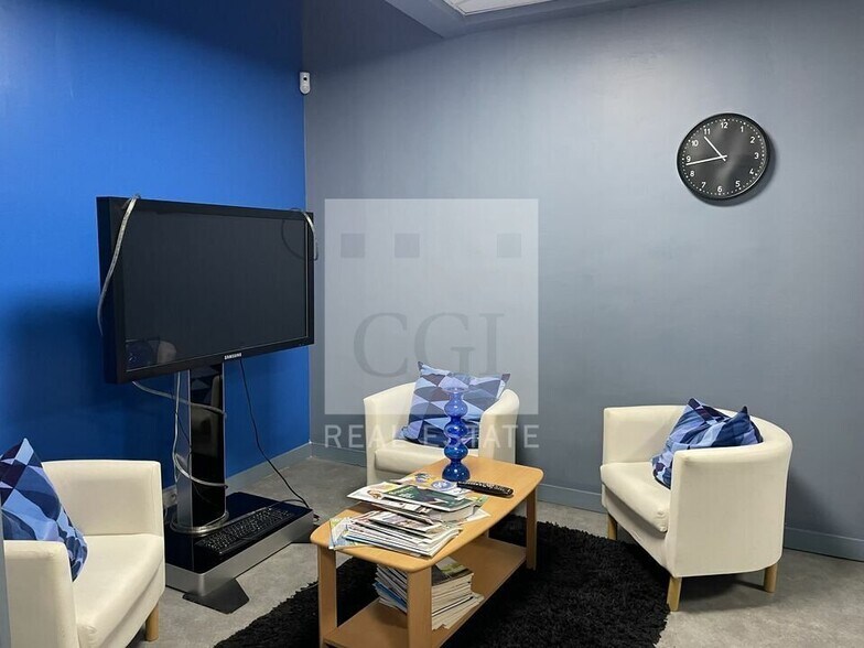 Office in Grenoble for lease - Interior Photo - Image 2 of 10