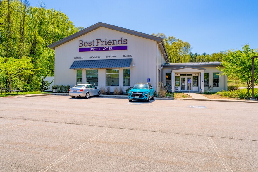 2 Technology Dr, Tyngsborough, MA à vendre - Photo du bâtiment - Image 2 de 5