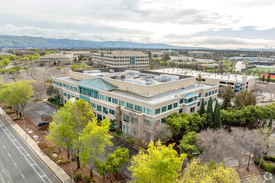 250 E Tasman Dr, San Jose, CA à vendre - Aérien - Image 2 de 3