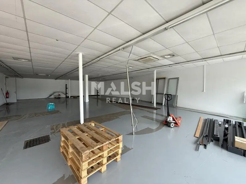 Retail in Villars for lease Interior Photo- Image 1 of 7