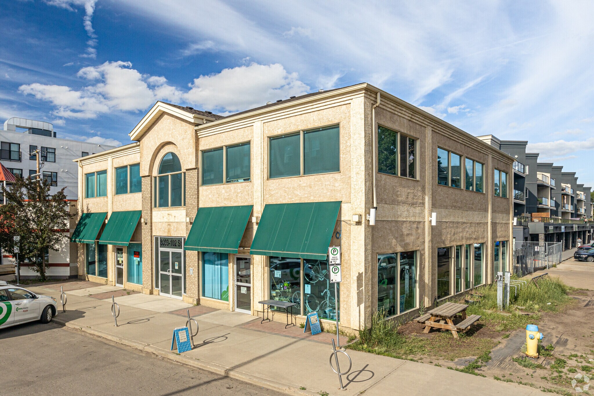 8003 102 St NW, Edmonton, AB à vendre Photo principale- Image 1 de 1