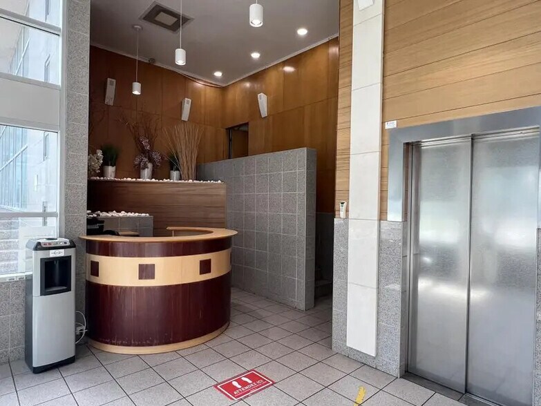 30 Avenue Carnot, Massy for lease - Lobby - Image 2 of 13