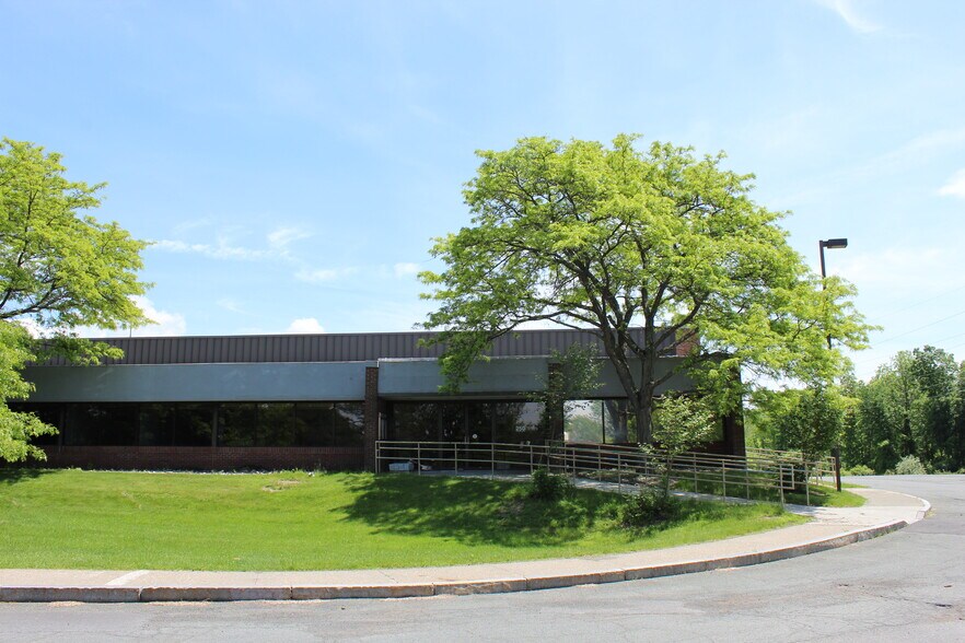 250 Jordan Rd, Troy, NY for lease - Building Photo - Image 1 of 4