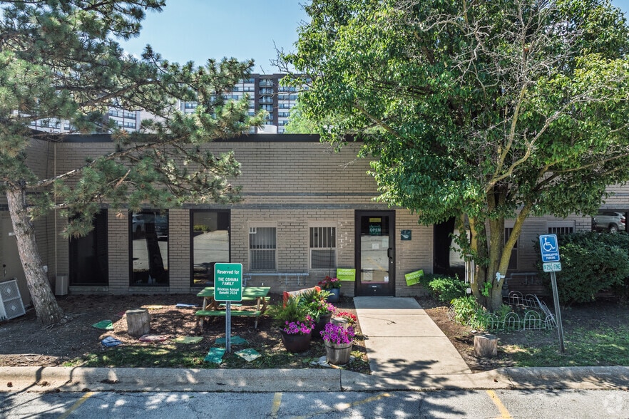 8622 W Catalpa Ave, Chicago, IL for lease - Building Photo - Image 2 of 11