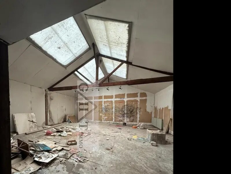 Industrial in Montreuil for sale Interior Photo- Image 1 of 7