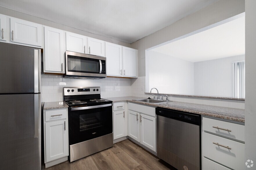 7594 Watson Rd, Saint Louis, MO à vendre - Photo intérieure - Image 2 de 11