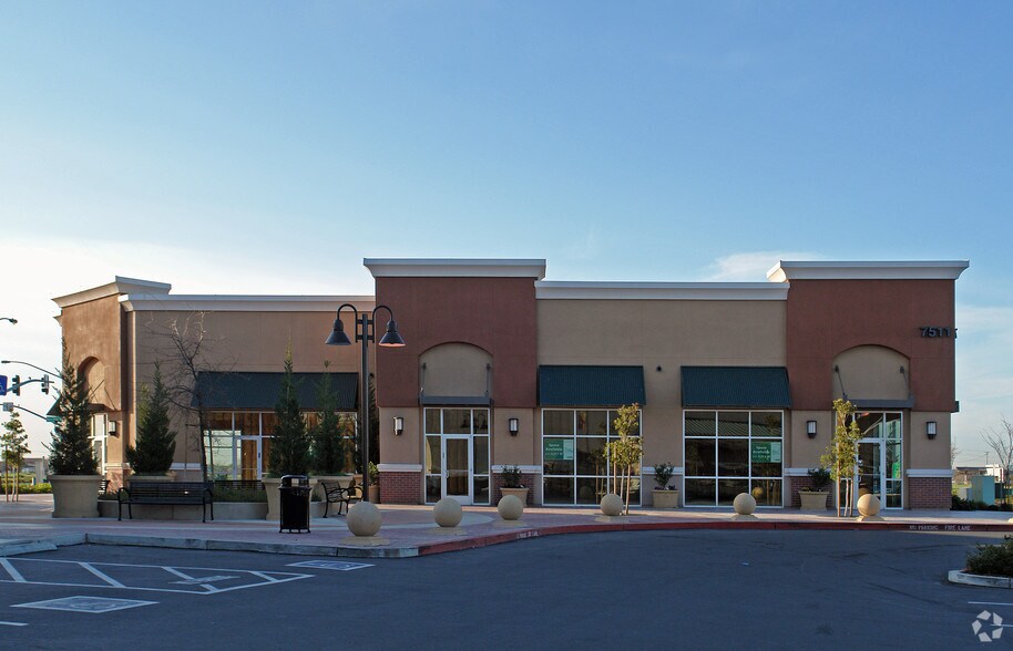 7431 W Stockton Blvd, Sacramento, CA à louer - Photo du bâtiment - Image 2 de 24