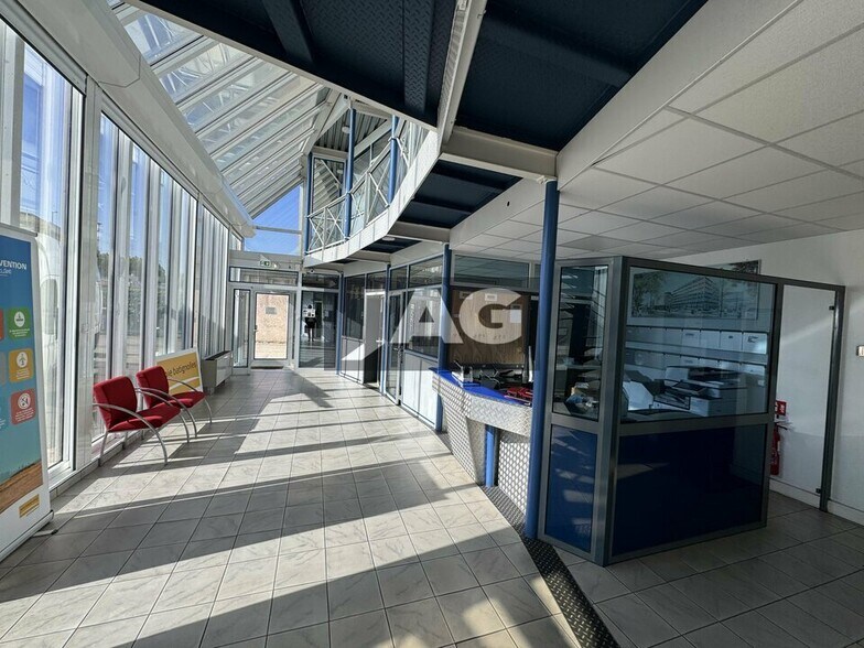 Flex in Vaulx-en-Velin for lease - Building Photo - Image 3 of 11