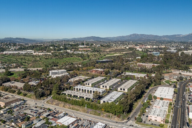 Plus de détails pour 2530 E Corporate Pl, Monterey Park, CA - Local d'activités à louer