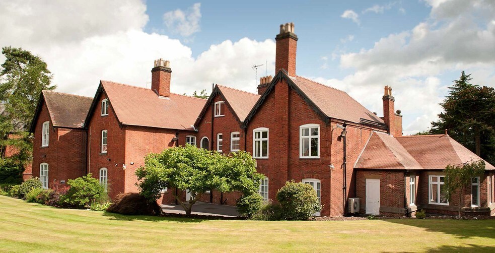 High St, Uttoxeter à louer - Photo du bâtiment - Image 2 de 2